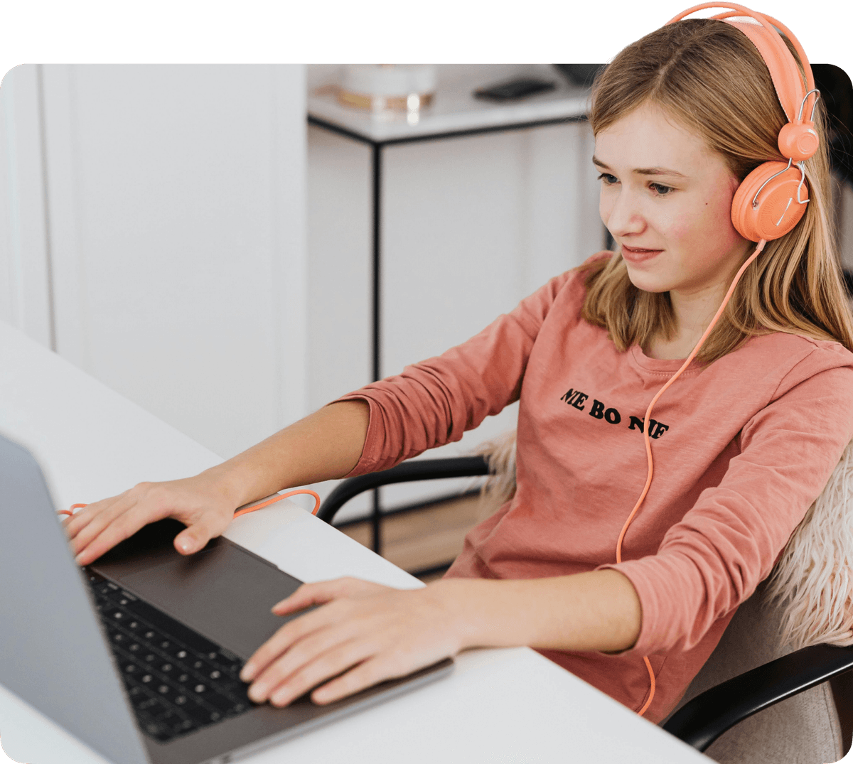 Girl who learn math online